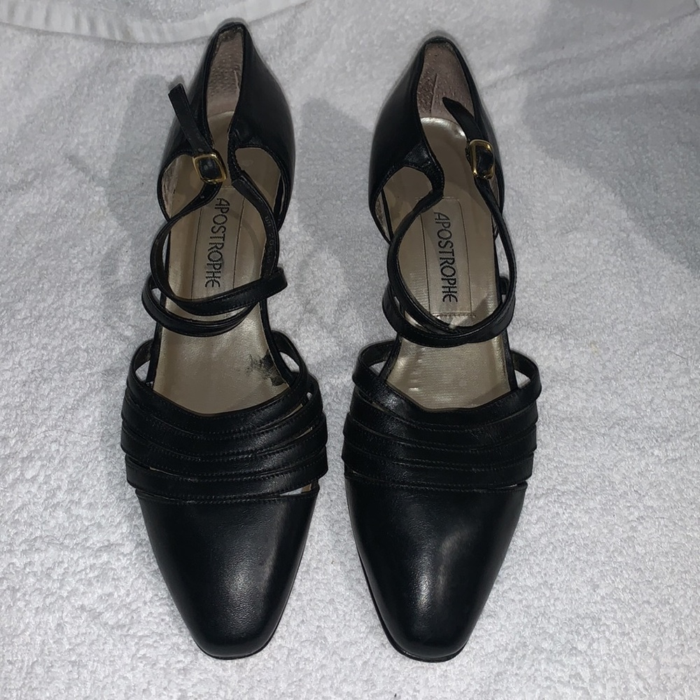 Vintage Apostrophe black leather almond toe pumps Sz 8 criss-cross thin straps